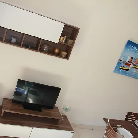 Apartment Modern 3 Bedroom Apartment, 100 Metres To The Sea!