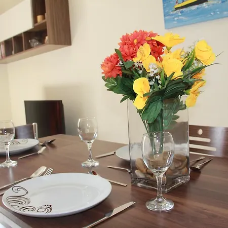 Apartment Modern 3 Bedroom Apartment, 100 Metres To The Sea!
